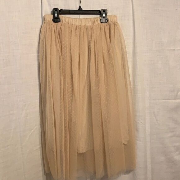 KyeMi Small NWT cream skirt.  Sheer cover over lining. - Picture 1 of 8